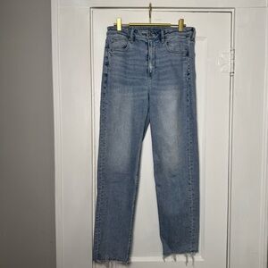 American Eagle Mom Straight Jean Light Wash Frayed Hem Straight Leg Jeans 8 Long